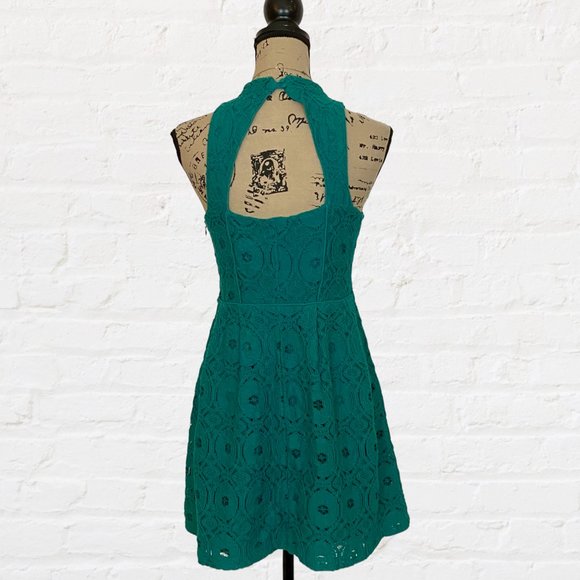Caroline Forbes' Kimchi Blue Jackie High Neck Lace Dress - Picture 5 of 7